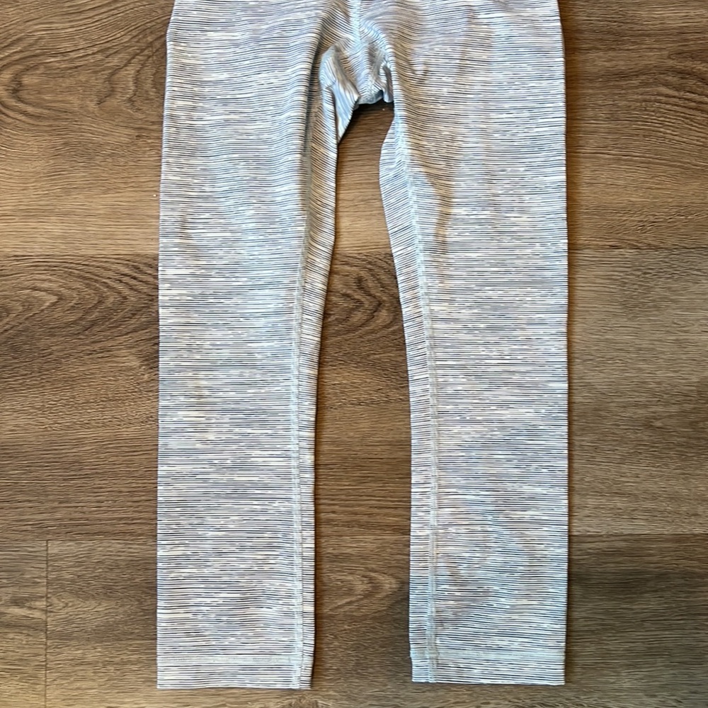 Lululemon Wunder Under Crop 21” - Picture 4 of 17